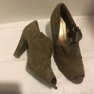 Women’s suede shoes